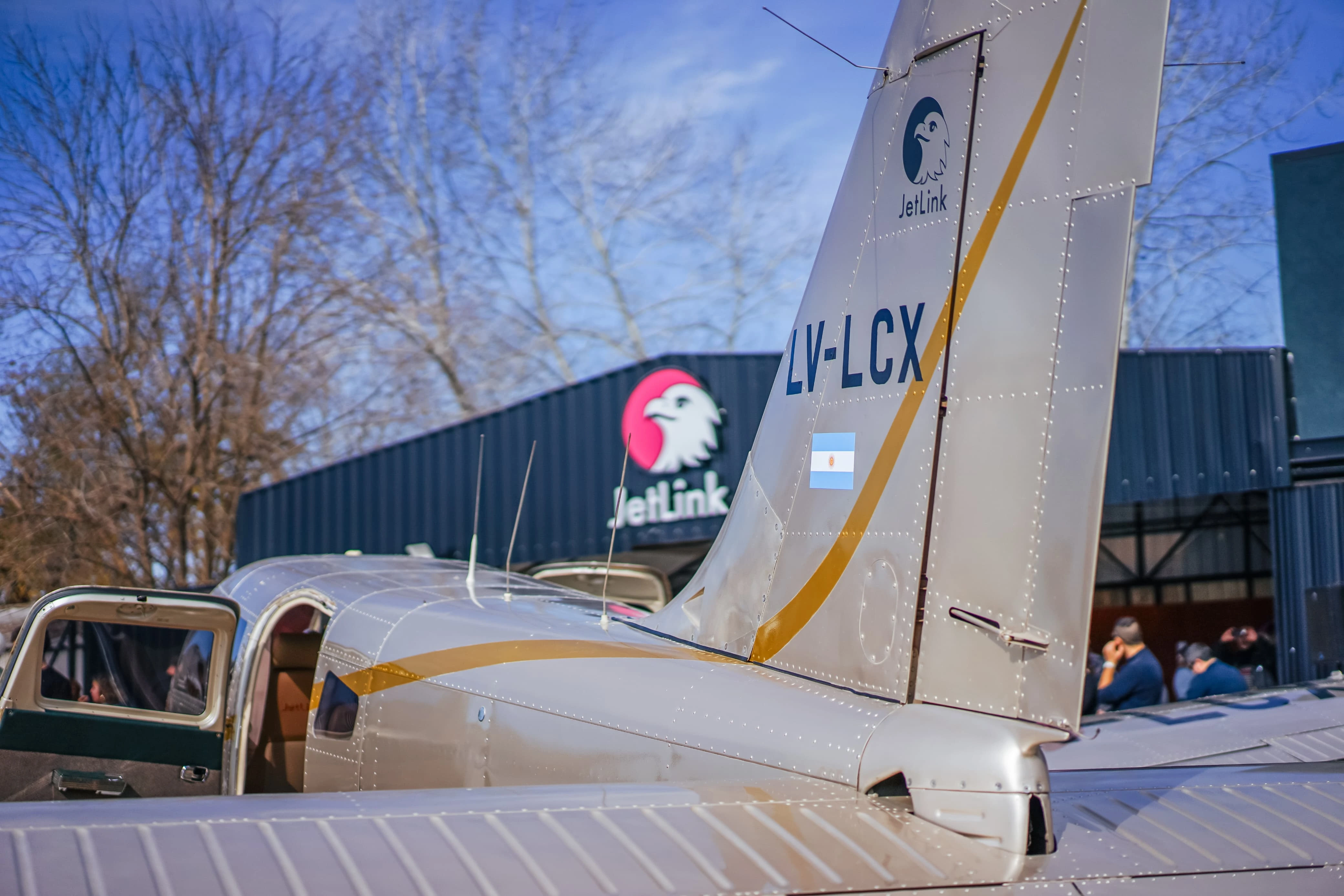 Avión desde atrás